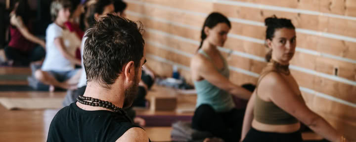 Iyengar jogos retritas, meditaciniai menai ir tradicinė tantra