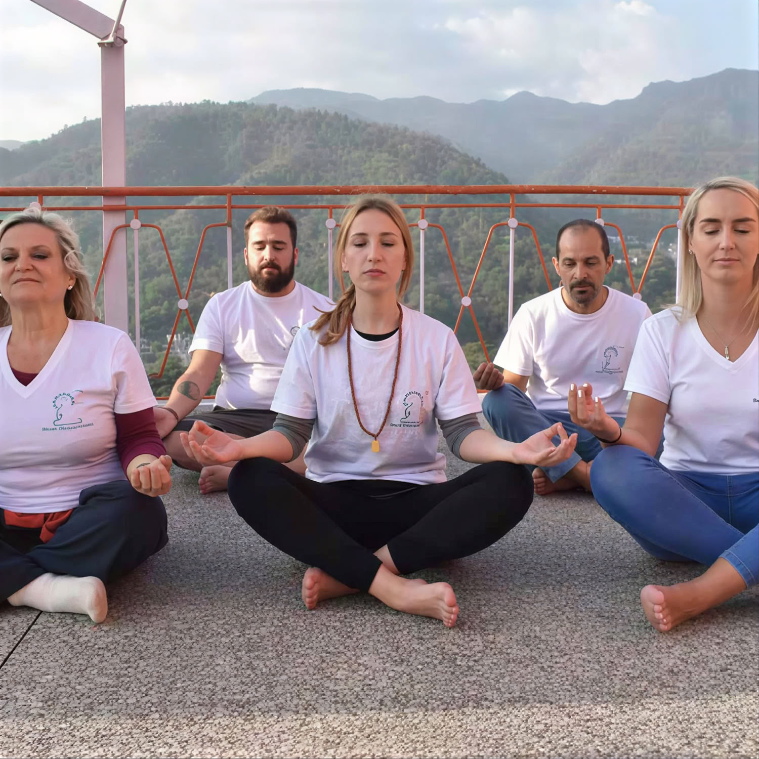 150 valandų meditacijos kursas