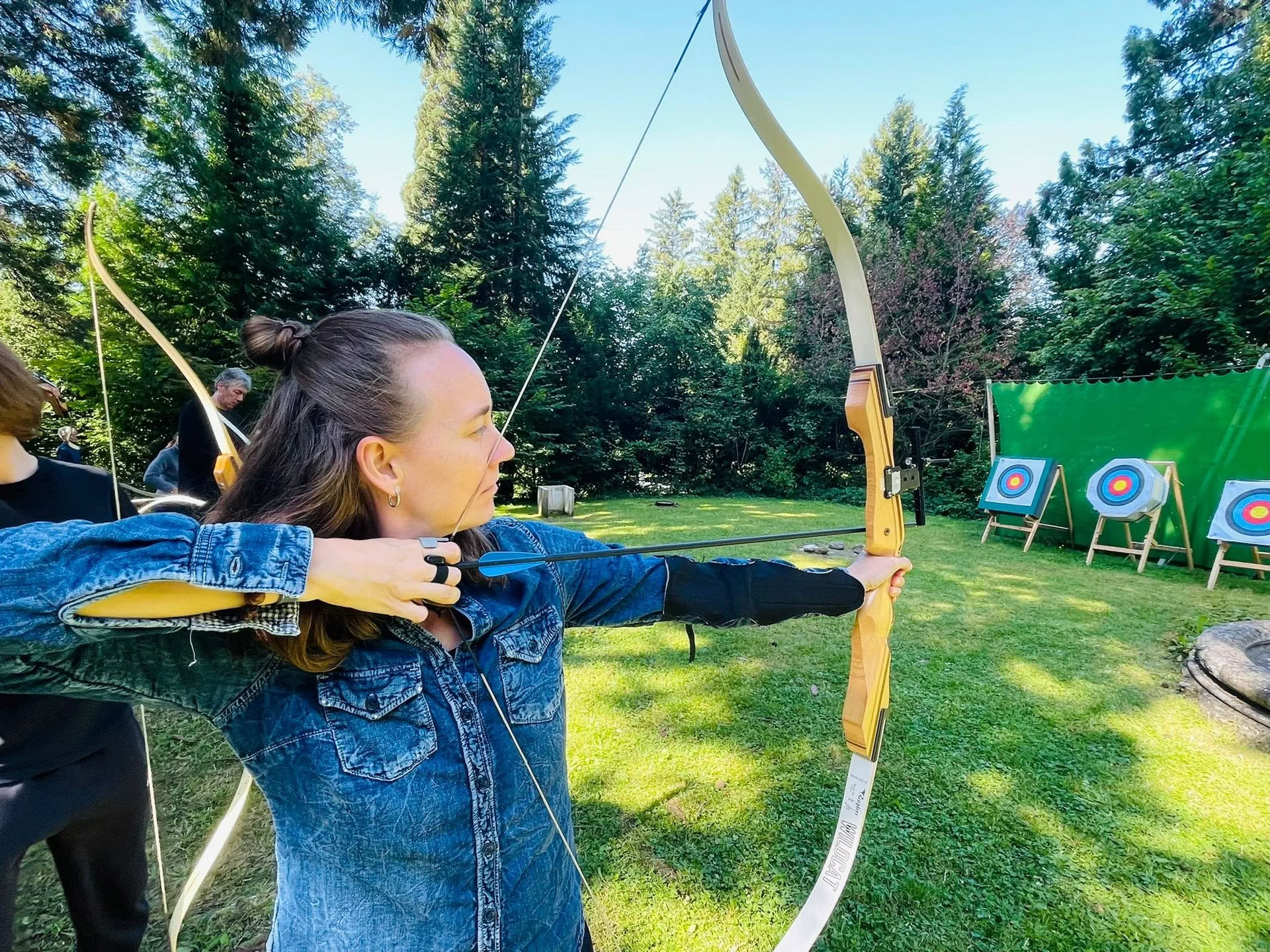 Tyla, susikaupimas ir šaudymas iš lanko — Landguet Ried, sąmoningo gyvenimo centras | retritų centras ir seminarų namai