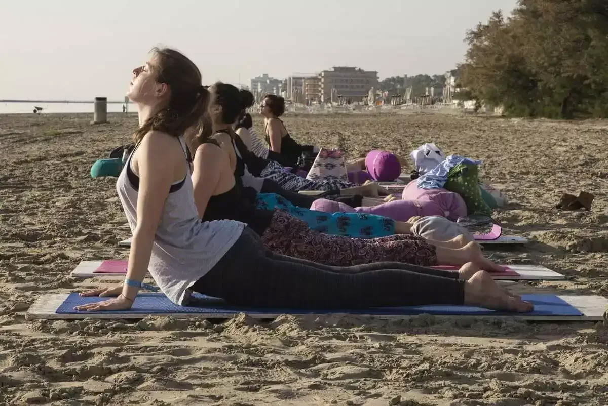 Joga retritas Italijoje — paplūdimio atostogos Misano Adriatike