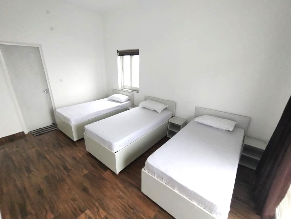 200 valandų hatha aštanga vinjasa mokytojų rengimas Rišikeše