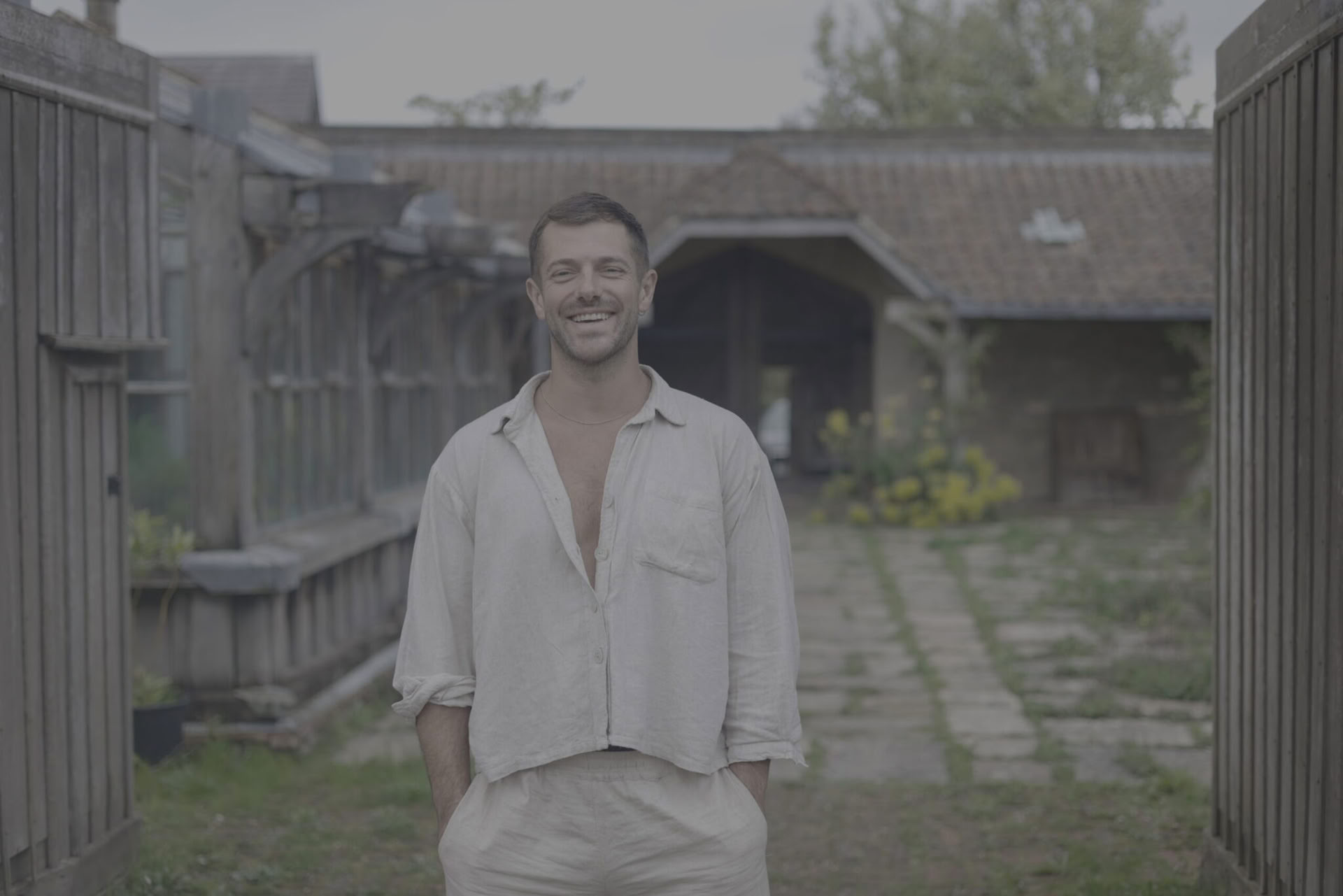 Vasaros saulėgrįžos retritas su Alex Mytton ir 42 Acres