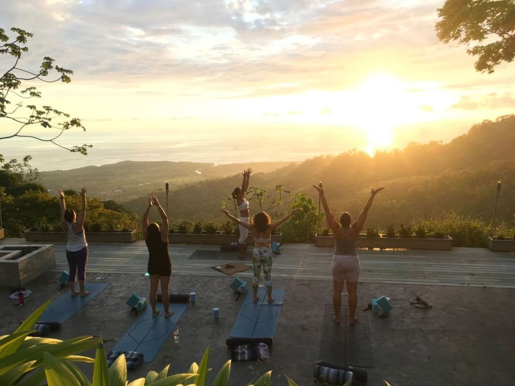 Joga ir bootcamp retritas su Naomi ir Kelsey