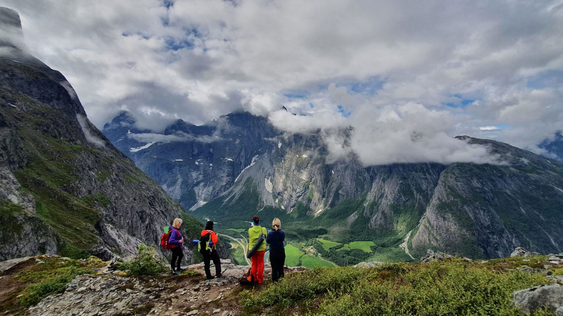 Joga ir žygiai retritas Norvegijoje – 2027-08-13, vyrams ir moterims