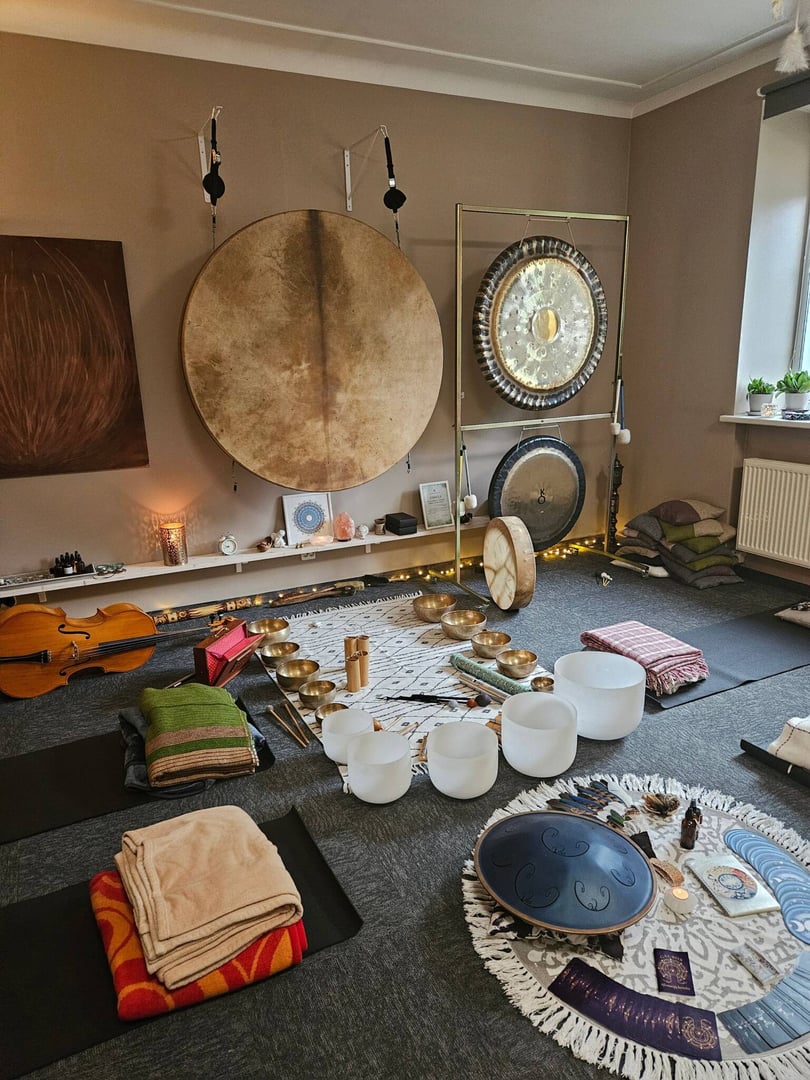 Artimi garsai Studija