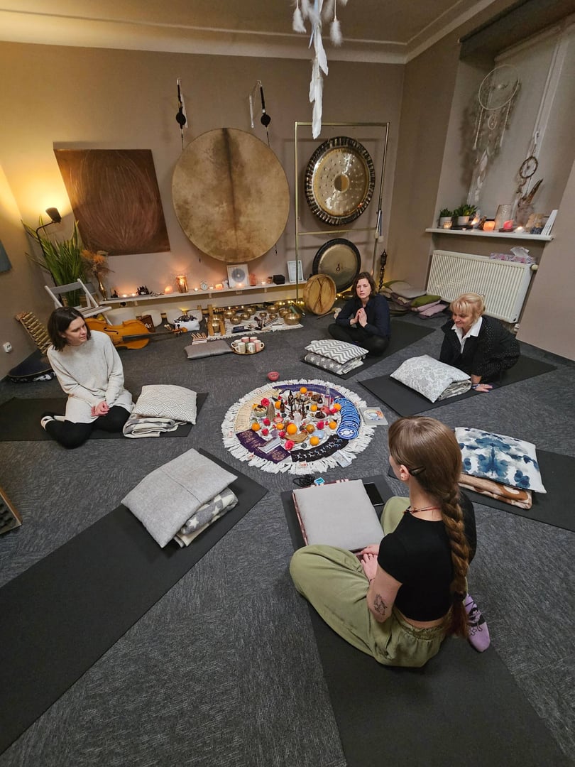 Artimi garsai Studija