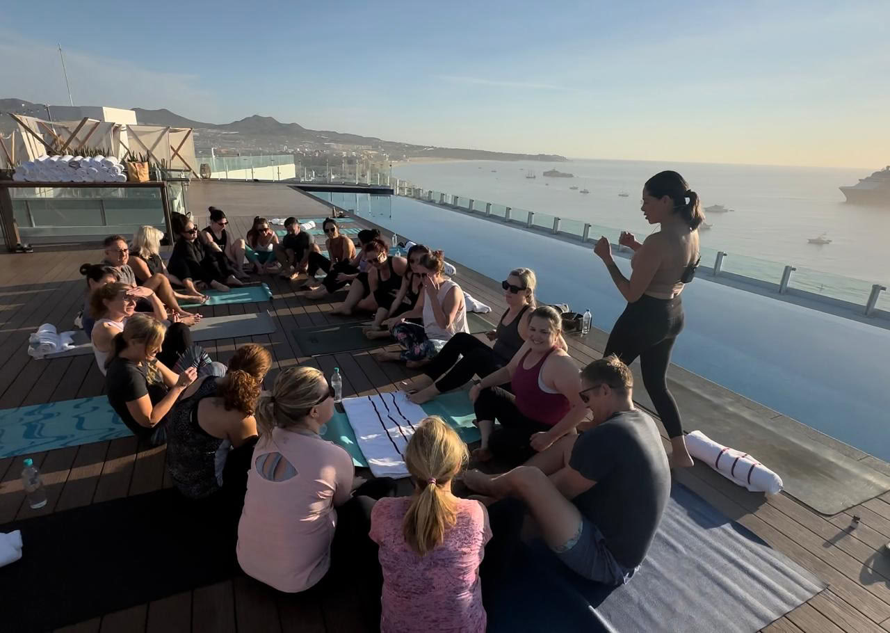 Baja Moon Yoga – Cabo Yoga Shala · Mergvakario, įmonių, privačios, laisvalaikio renginiams