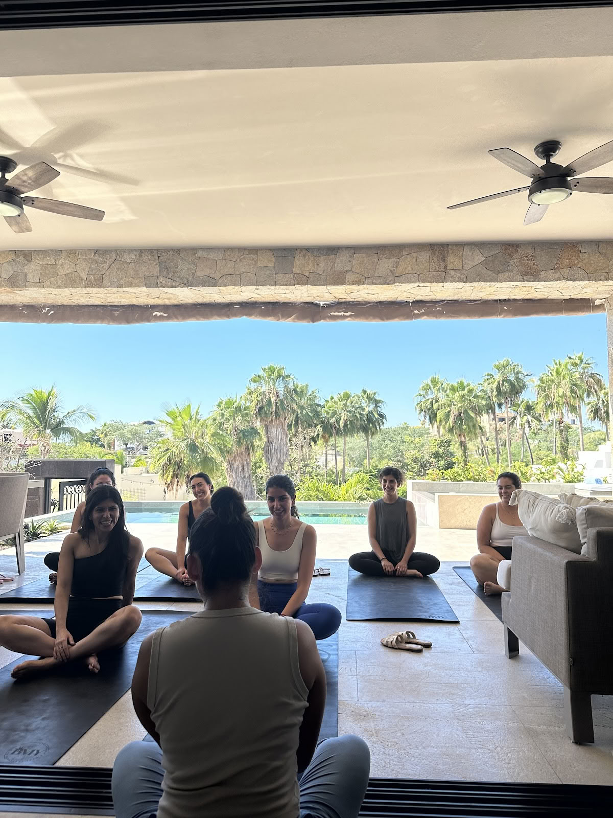 Baja Moon Yoga – Cabo Yoga Shala · Mergvakario, įmonių, privačios, laisvalaikio renginiams