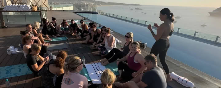 Baja Moon Yoga – Cabo Yoga Shala · Mergvakario, įmonių, privačios, laisvalaikio renginiams