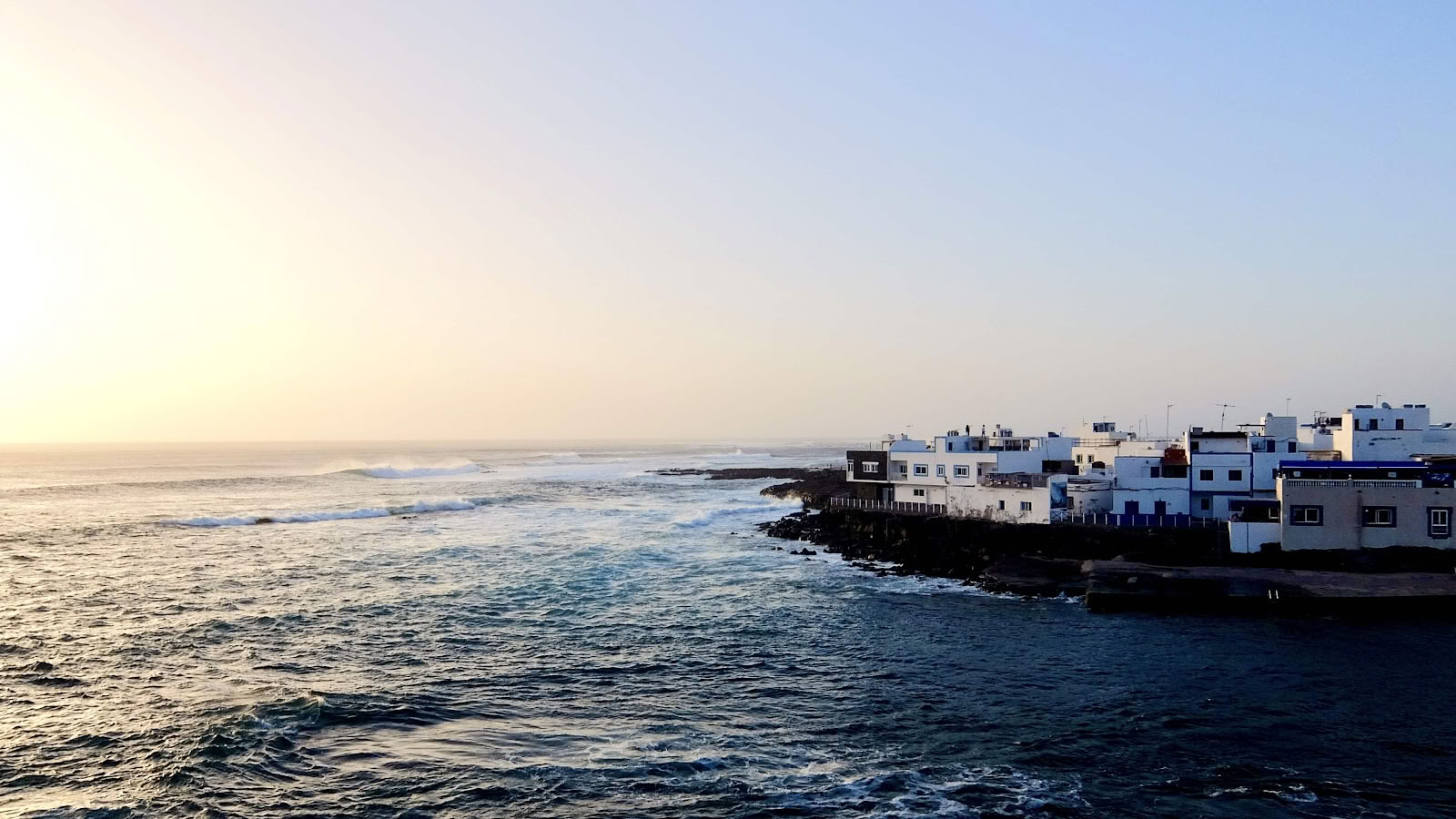 Alun Ocean Retritai Fuerteventura - Banglenčių sporto ir jogos retritas