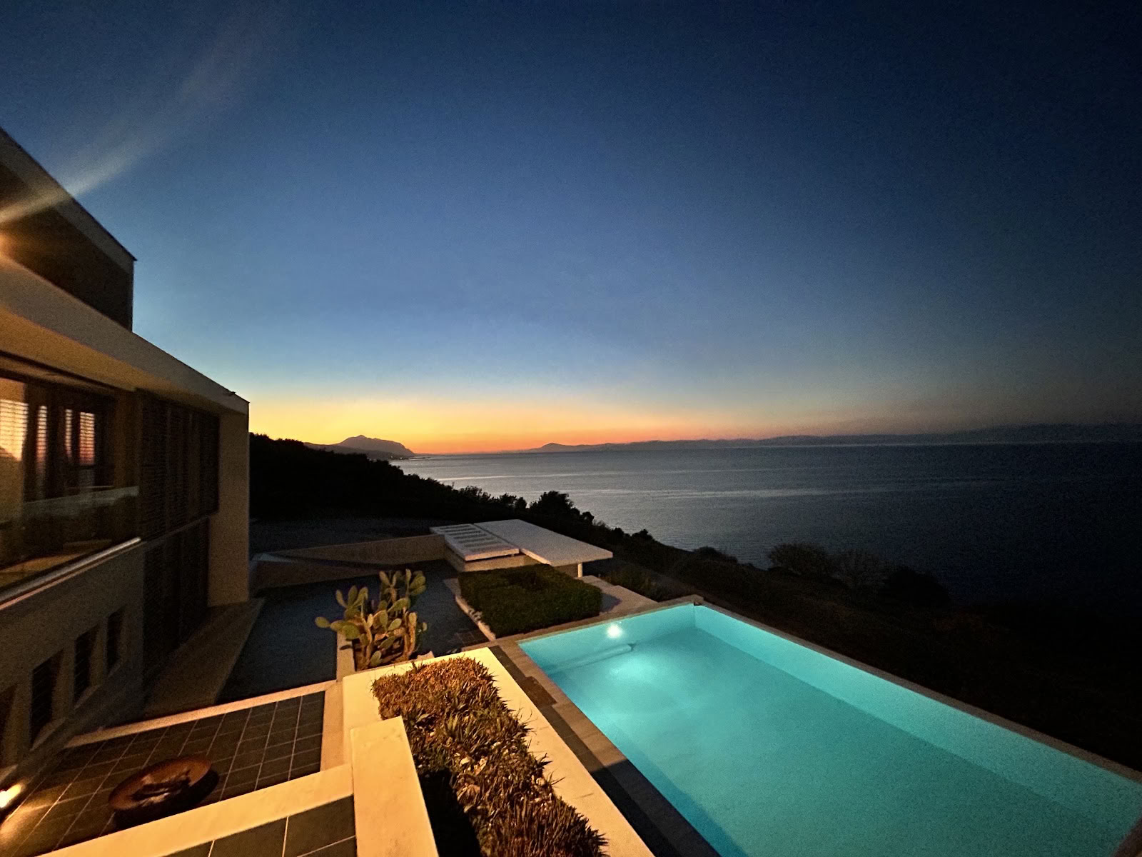 Sky Hut Retritai