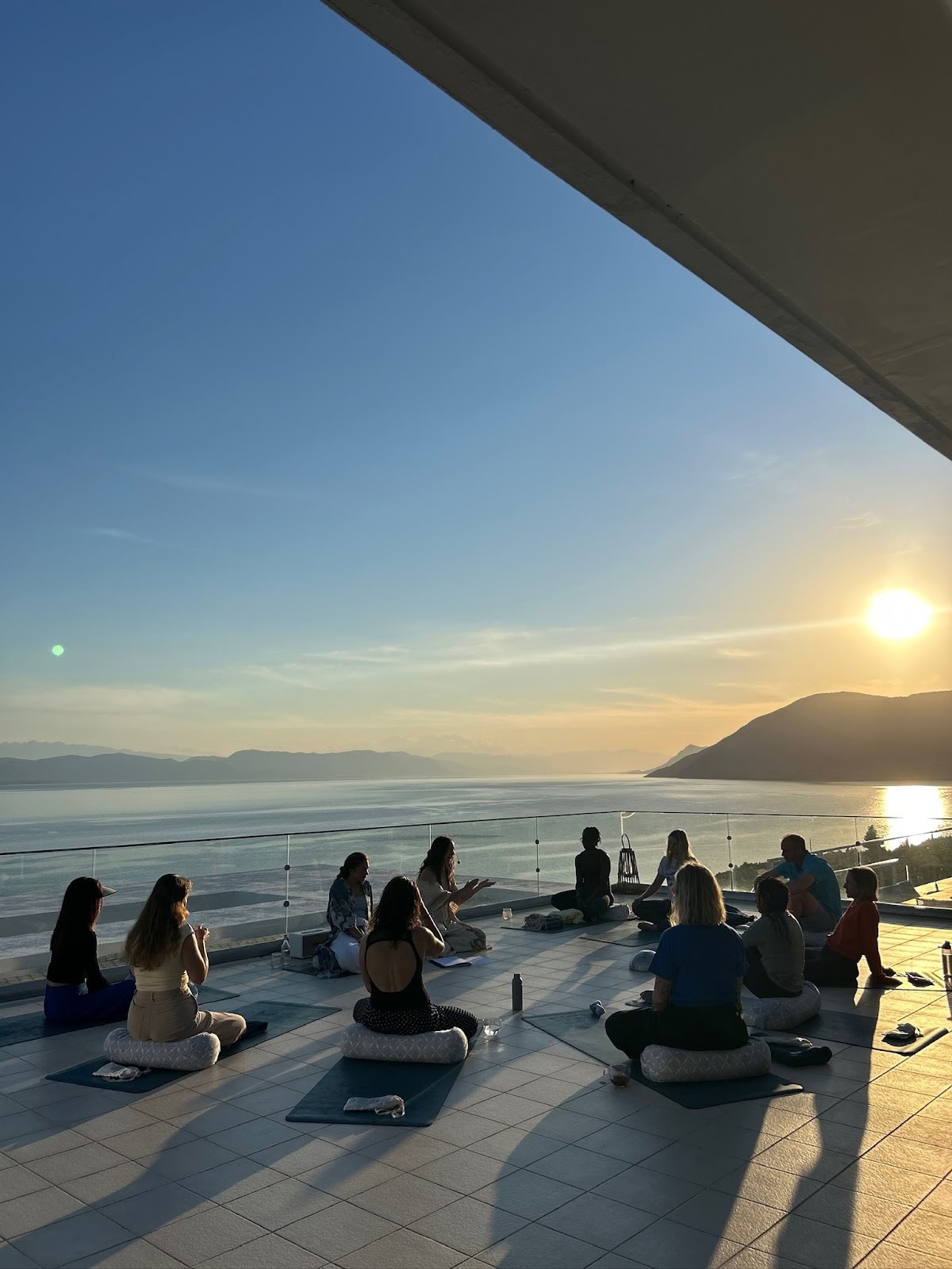 Sky Hut Retritai
