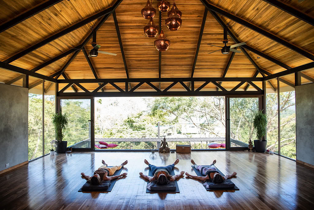 House of Shakti Sanctuary, retritai ir jogos studija
