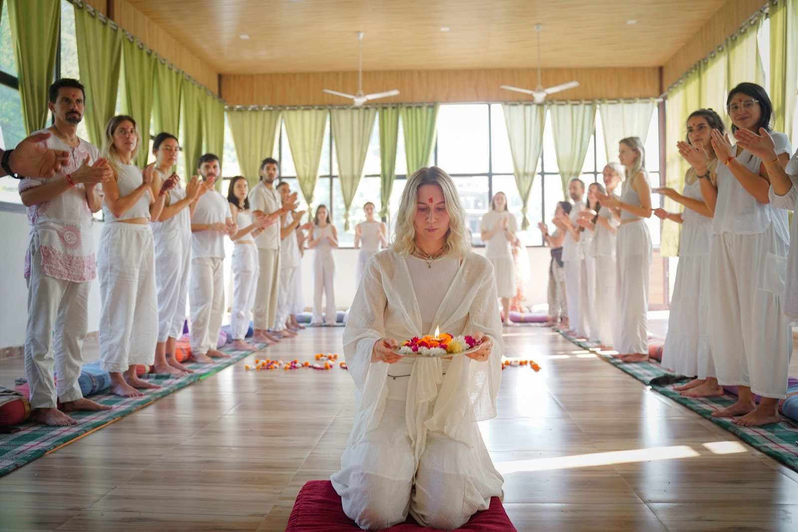 „The Sun“ jogos mokytojų rengimas Rišikeše – „Sun YTTC Rishikesh“