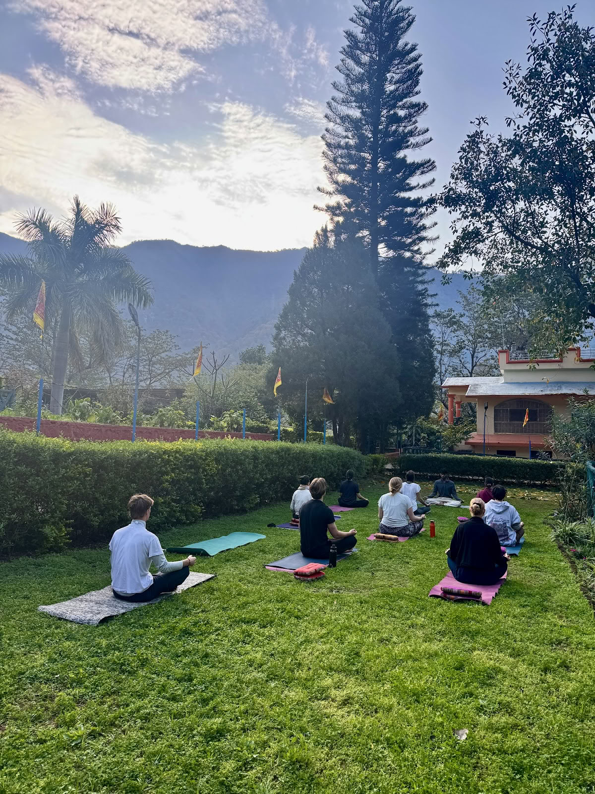 Abhyasa Yogmath | Tradicinis jogos ir meditacijos ašramas Rišikeše, Indijoje