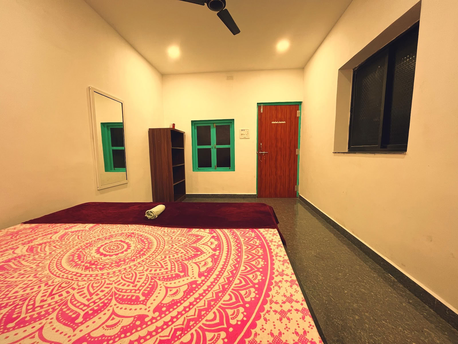 Tapas Yoga India| Geriausi jogos mokytojų mokymai ir jogos retritas Indijoje
