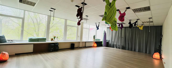 Studija Oro Terapija | Oro Yoga Vilnius | Aerial Yoga Lithuania