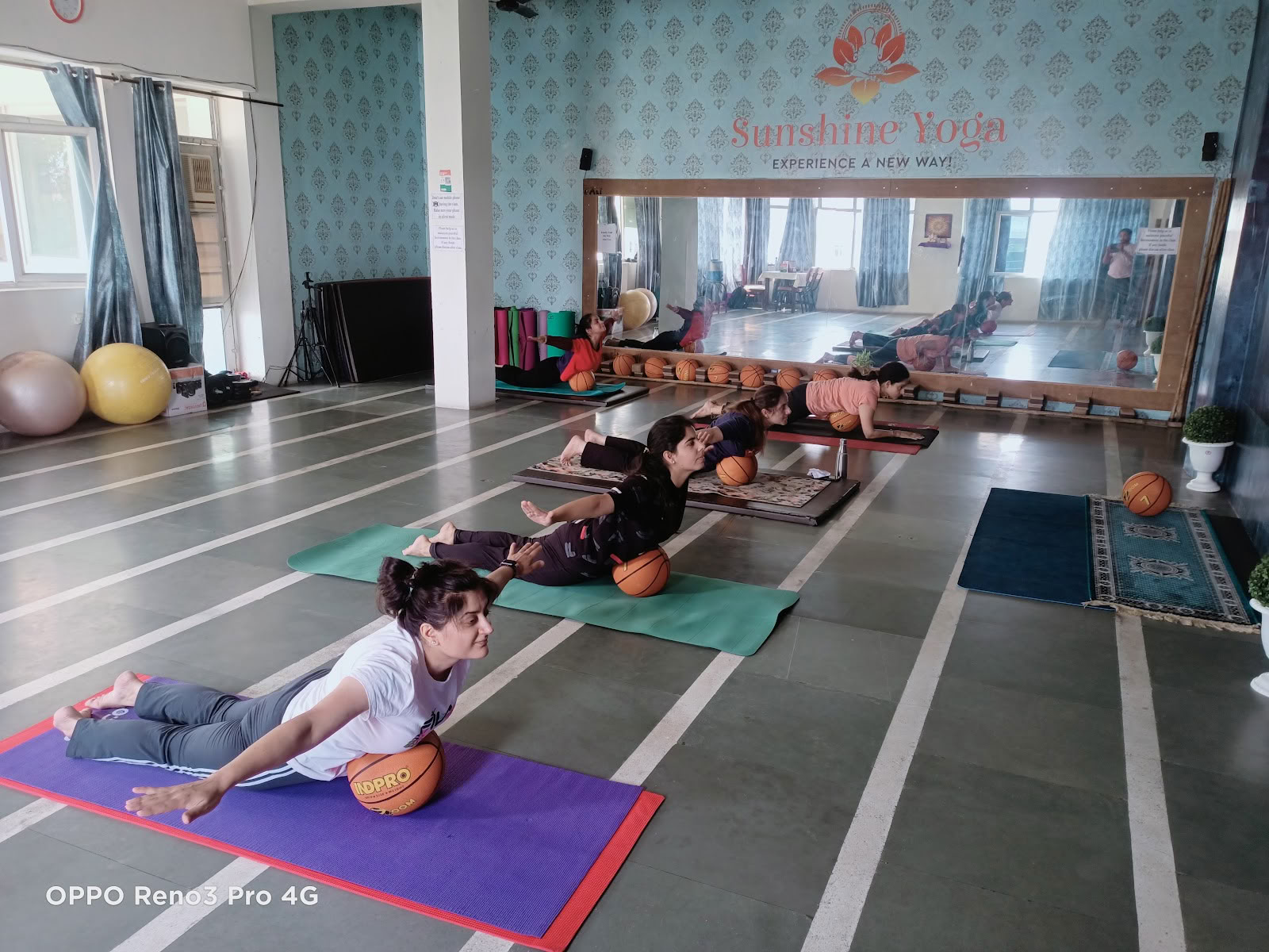 „Saulėtos jogos / Geriausios jogos pamokos Amritsare / Jogos pamokos Amritsare / Joga Amritsare“