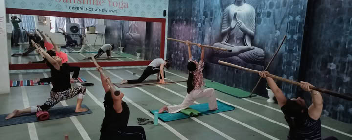 „Saulėtos jogos / Geriausios jogos pamokos Amritsare / Jogos pamokos Amritsare / Joga Amritsare“