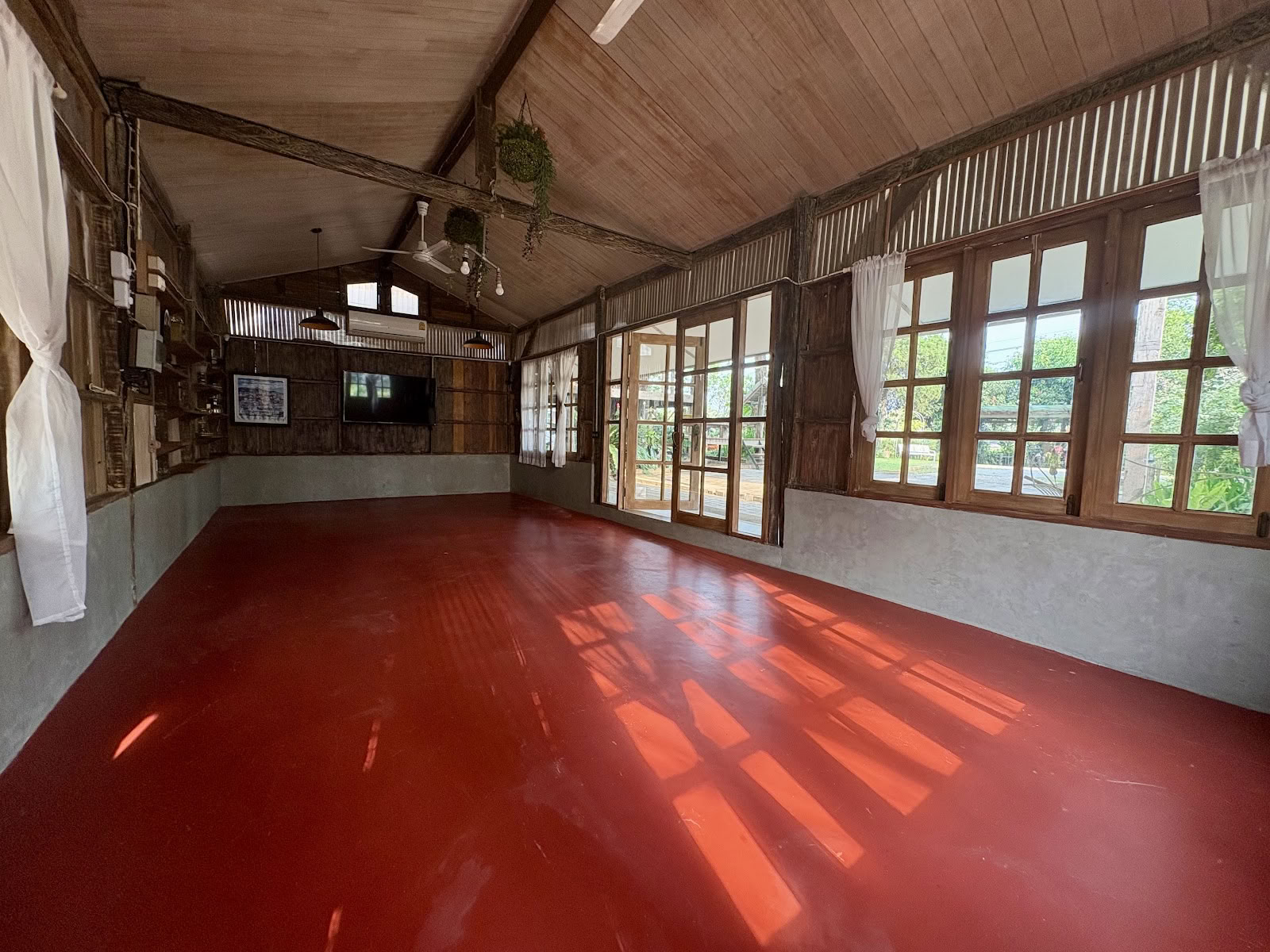 Luminaria Yogashala – Jogos mokykla ir jogos retritas Chiang Mai