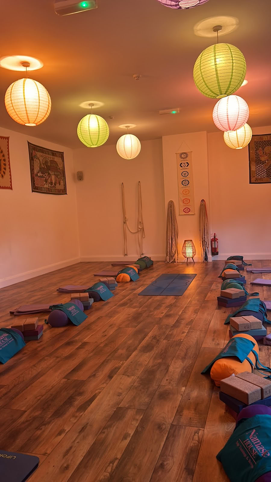 Namaste House Jogos Mokykla
