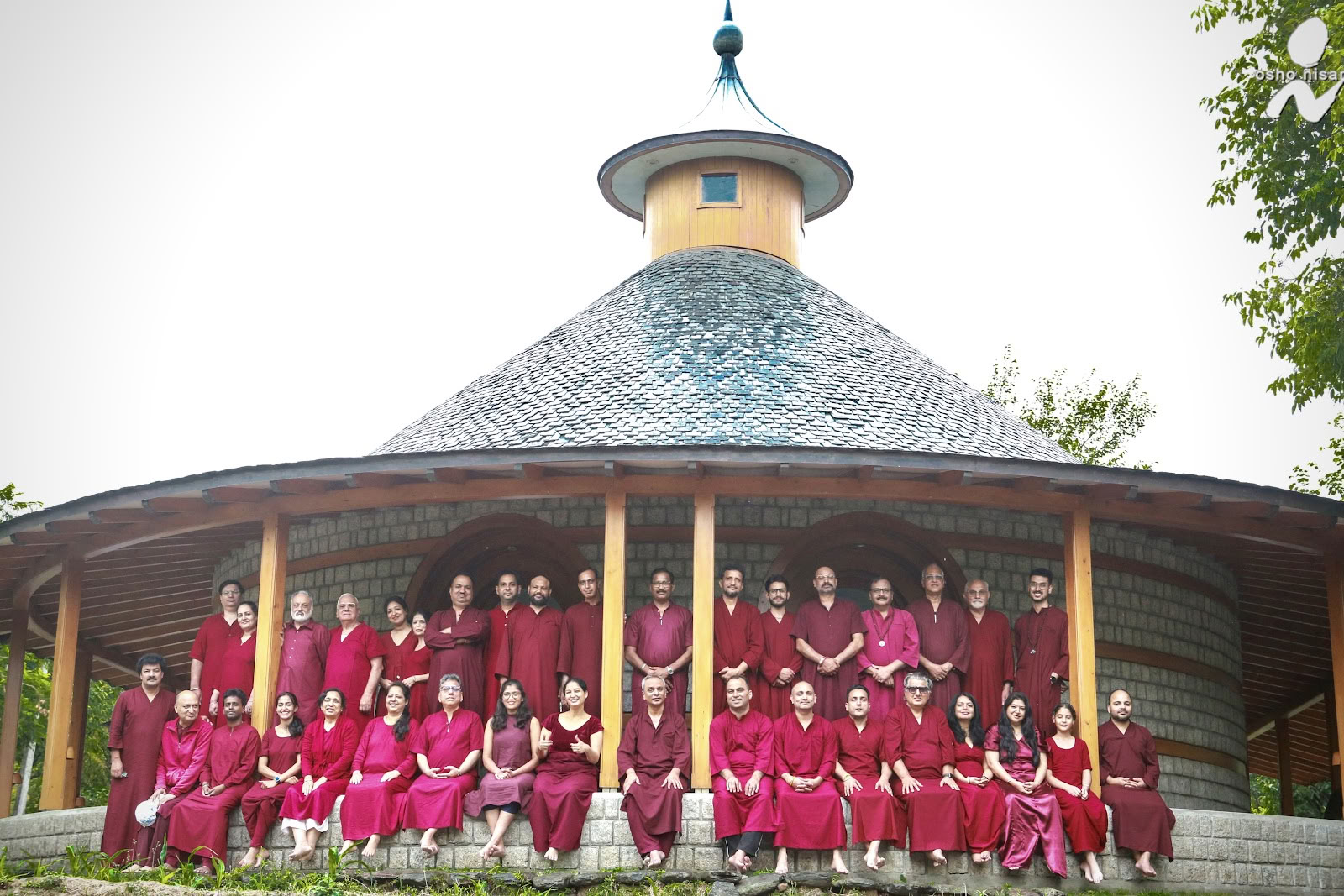 Osho Nisarga fondas