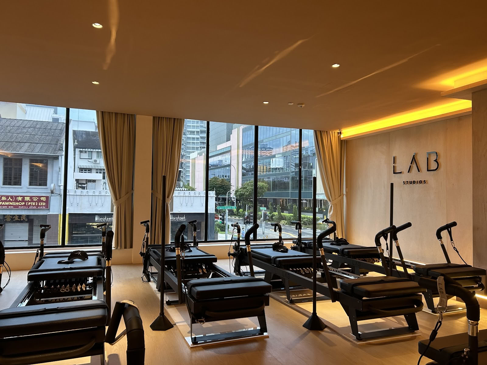 Lab Studios - Rytų pakrantė | LabX ir pilatesas su reformeriu