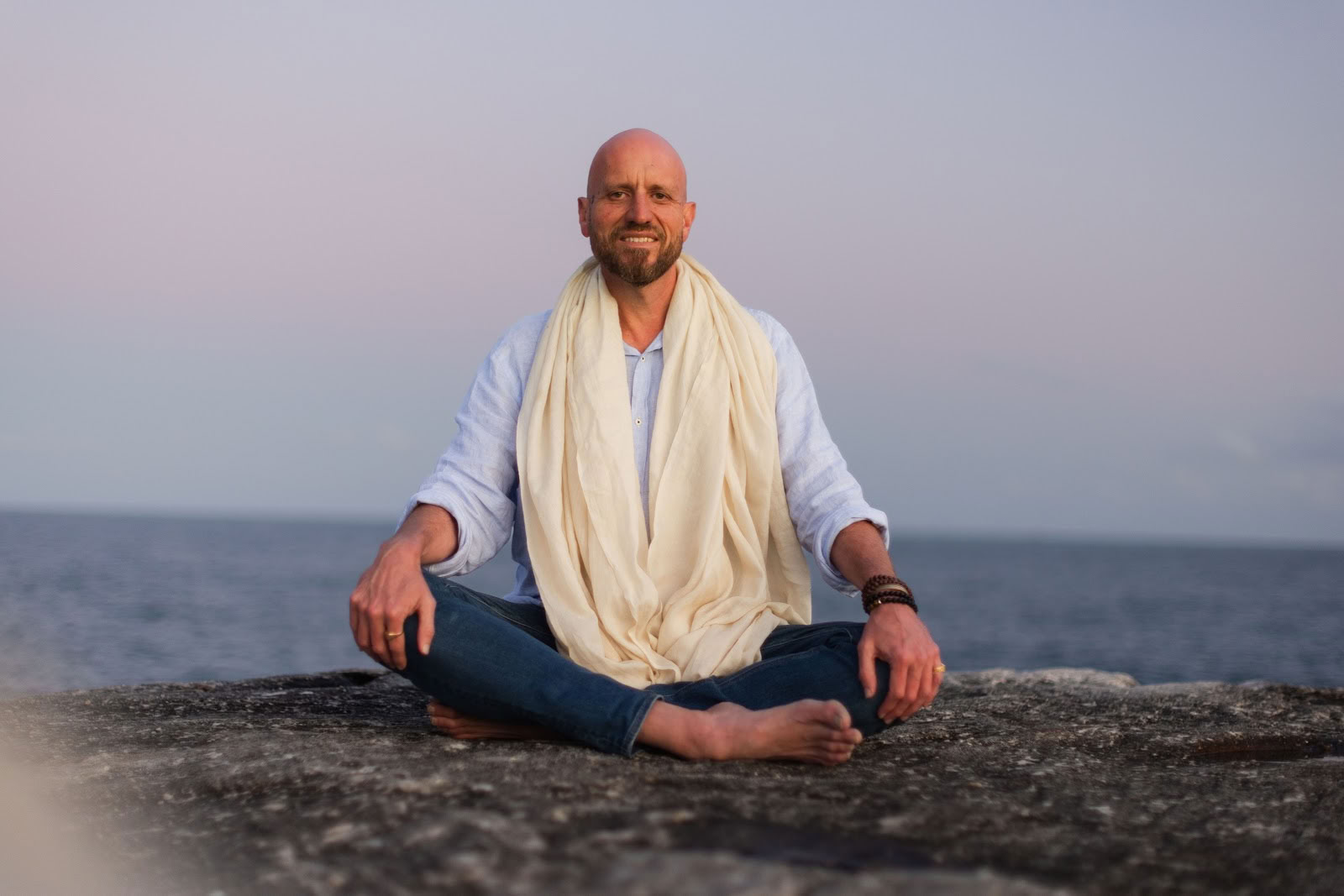 Geoff Rupp – Raskite Ramybę – Vedinė meditacija – Vedinė astrologija – Himalajų kvėpavimo praktikos – Ascending Minds koučingas