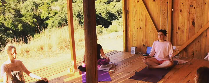„Ocean & Yoga“ holistinis kūno darbas ir somatinė terapija, transformaciniai retritai, Portugalija, Aljezur, Algarvė