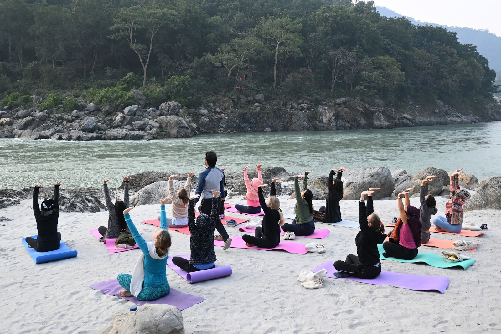 Jiva Yoga Academy – 200 valandų, 300 valandų jogos mokytojų rengimas Rišikeše, Indijoje
