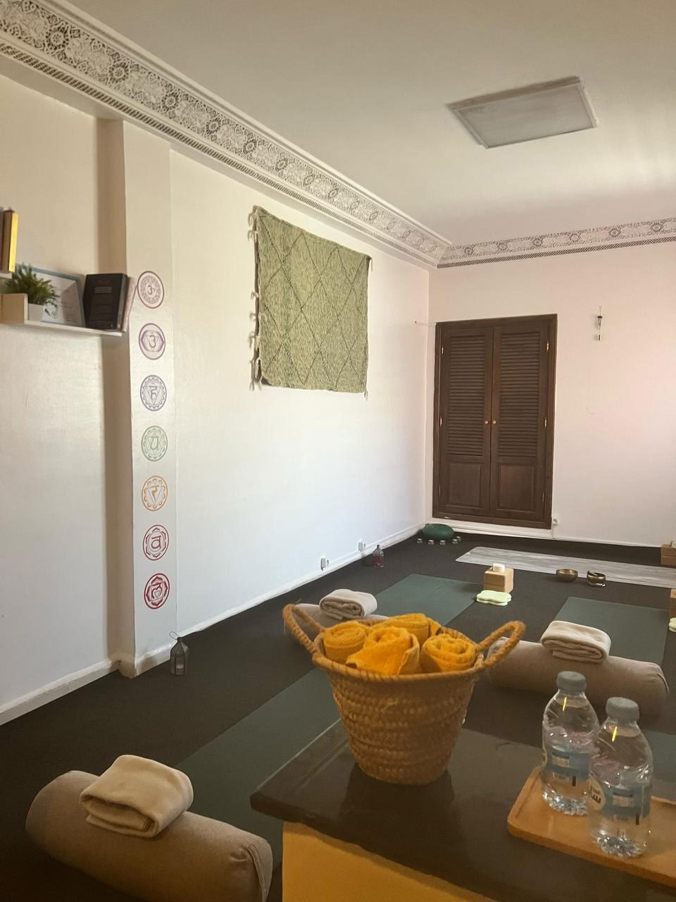 Kioze - Joga Marakeše, jogos studija 100 % moterims, pilatesas Marakeše, rytietiški šokiai, moterų boksas, jogos užsiėmimai Marakeše