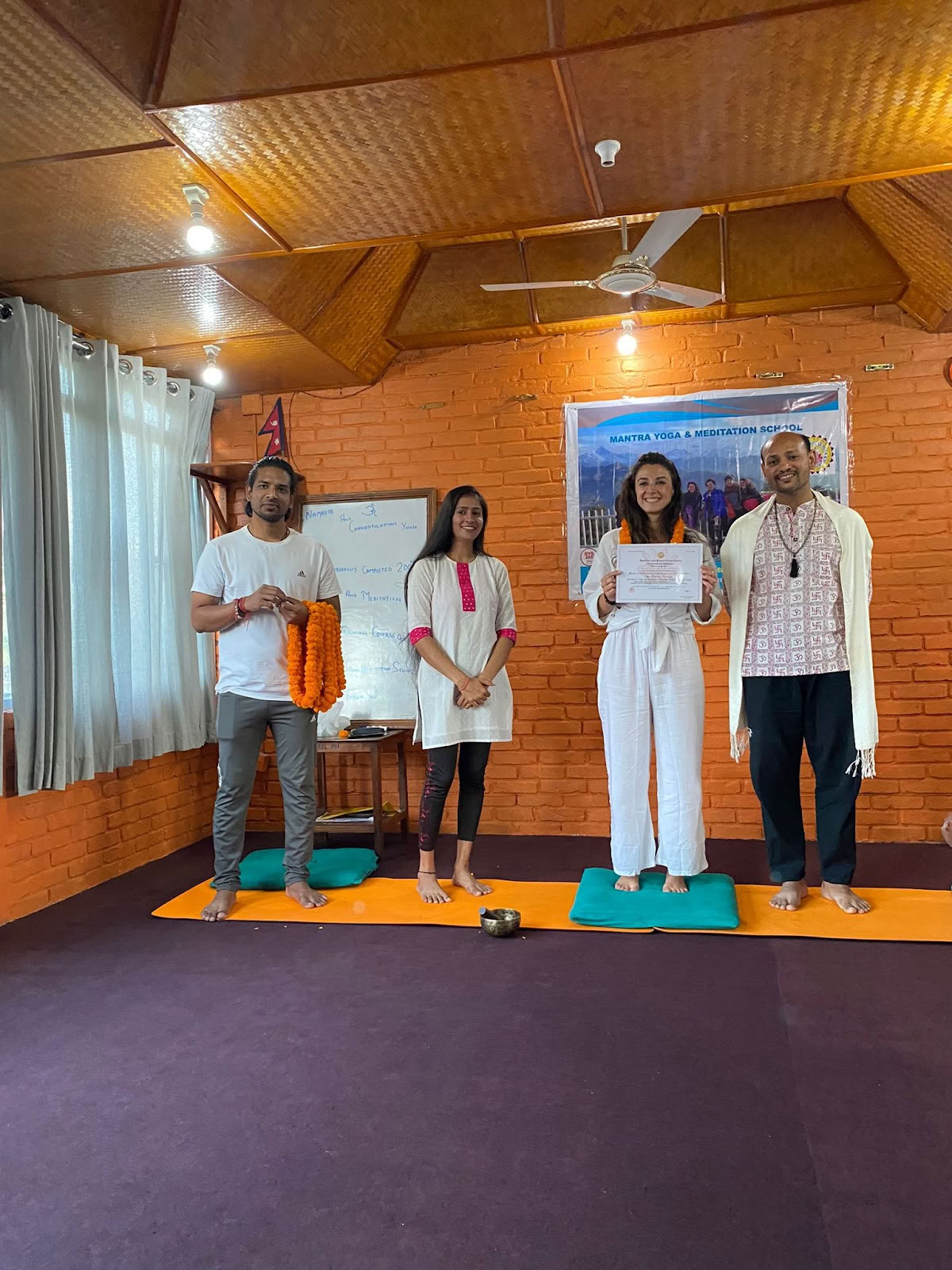 Jogos mokytojų rengimo kursai Nepale – 200 valandų ir 300 valandų kursai „Mantra Yoga“ mokykloje, Pokharoje