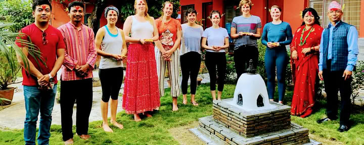 Jogos mokytojų rengimo kursai Nepale – 200 valandų ir 300 valandų kursai „Mantra Yoga“ mokykloje, Pokharoje