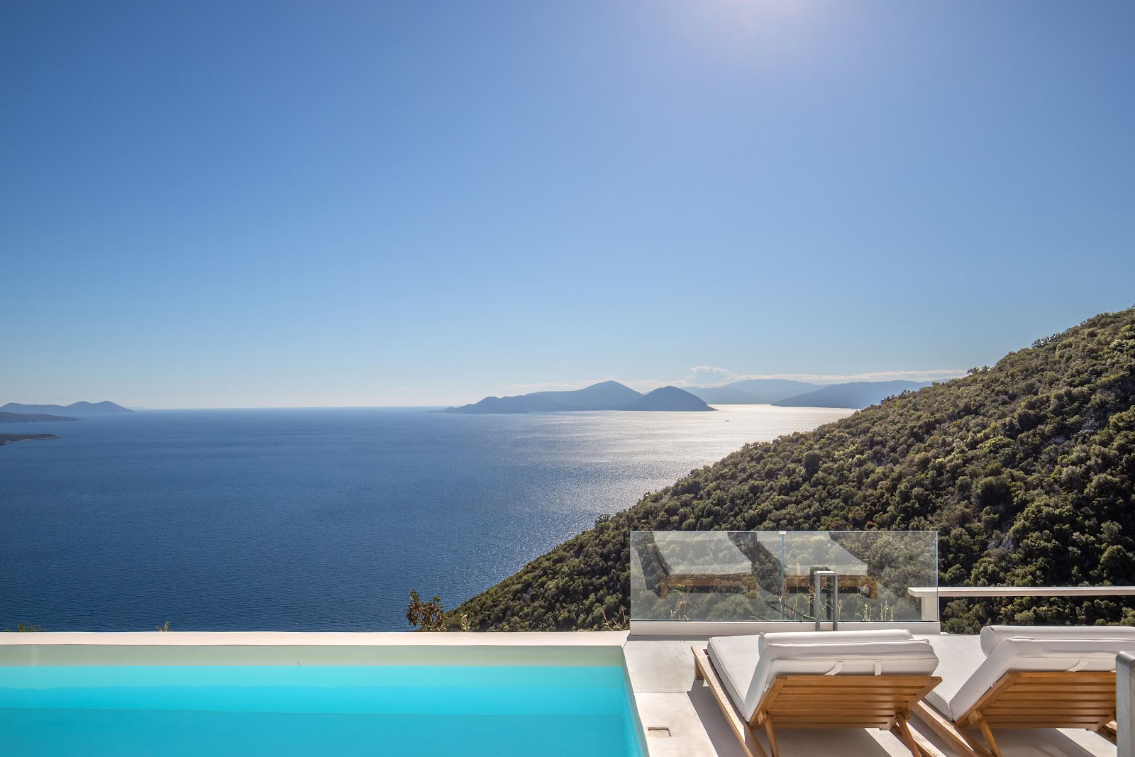 „Urania Luxury Villas“