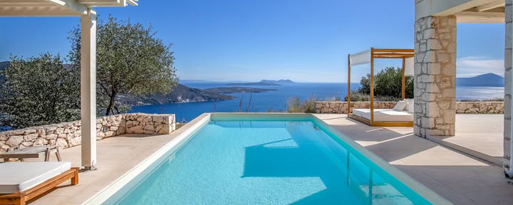 „Urania Luxury Villas“