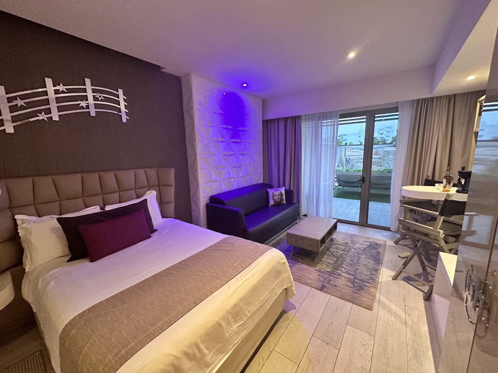 „Planet Hollywood Cancun by Royalton“, „Autograph Collection“ viską apimantis kurortas