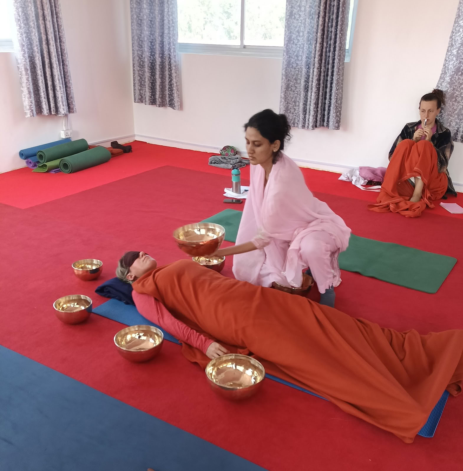 Damini Sargam Academy – garso terapijos kursas Rišikeše