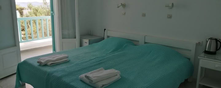 Kambarys su balkonu ir vaizdu į jūrą