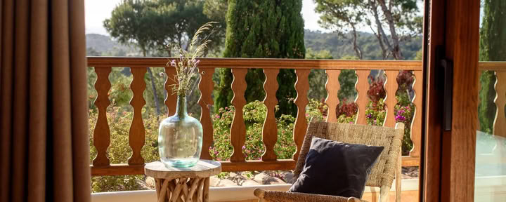 Room with en-suite bathroom & garden view terrace