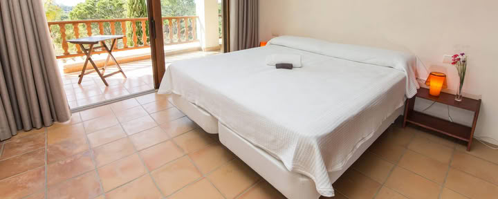 Room with en-suite bathroom and ocean view terrace