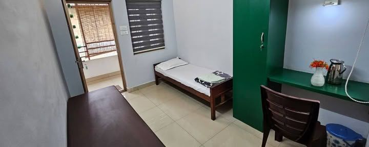 1 person Private single - Non-Ac budget room (Duplicate listing)